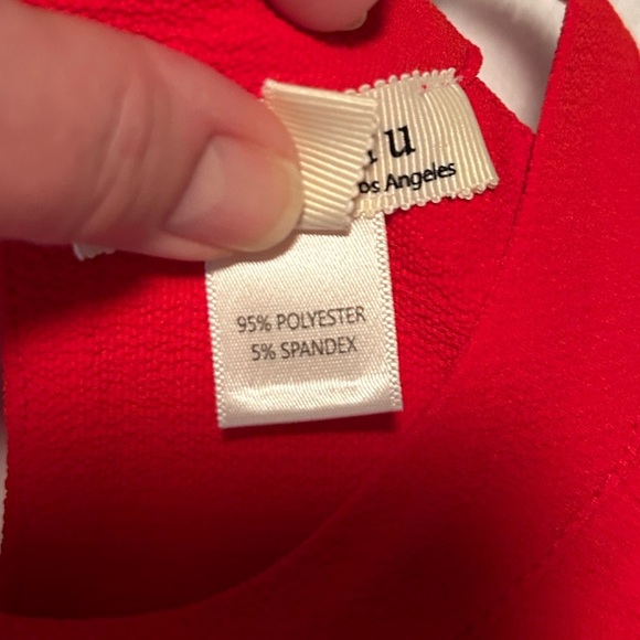 Monteau red sleeveless top with scalloped edges and button back size M - Picture 4 of 7